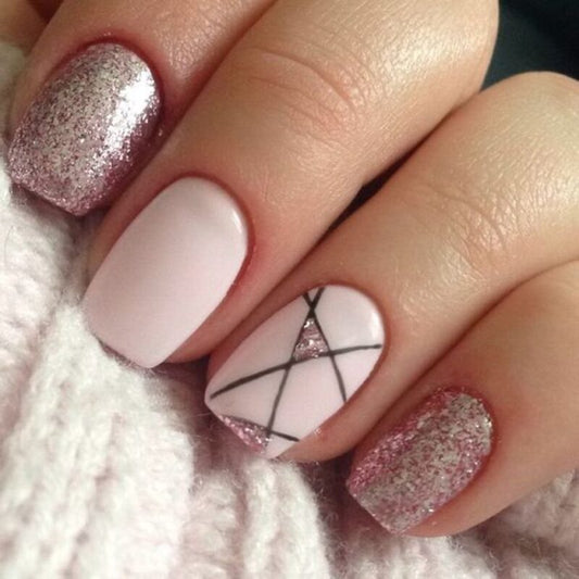Nail Art Geometrici come realizzarli, piccoli suggerimenti di tendenza!